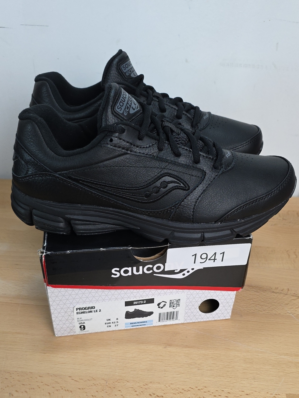 Saucony Men’s All-Black Athletic Walking Shoes Size 9